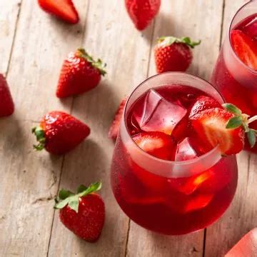 hennessy strawberry|Sip on Summer: Refreshing Strawberry Hennessy。